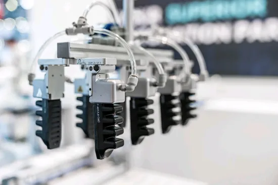 柔軟な空気圧ソフト 3 フィンガー適応グリッパー